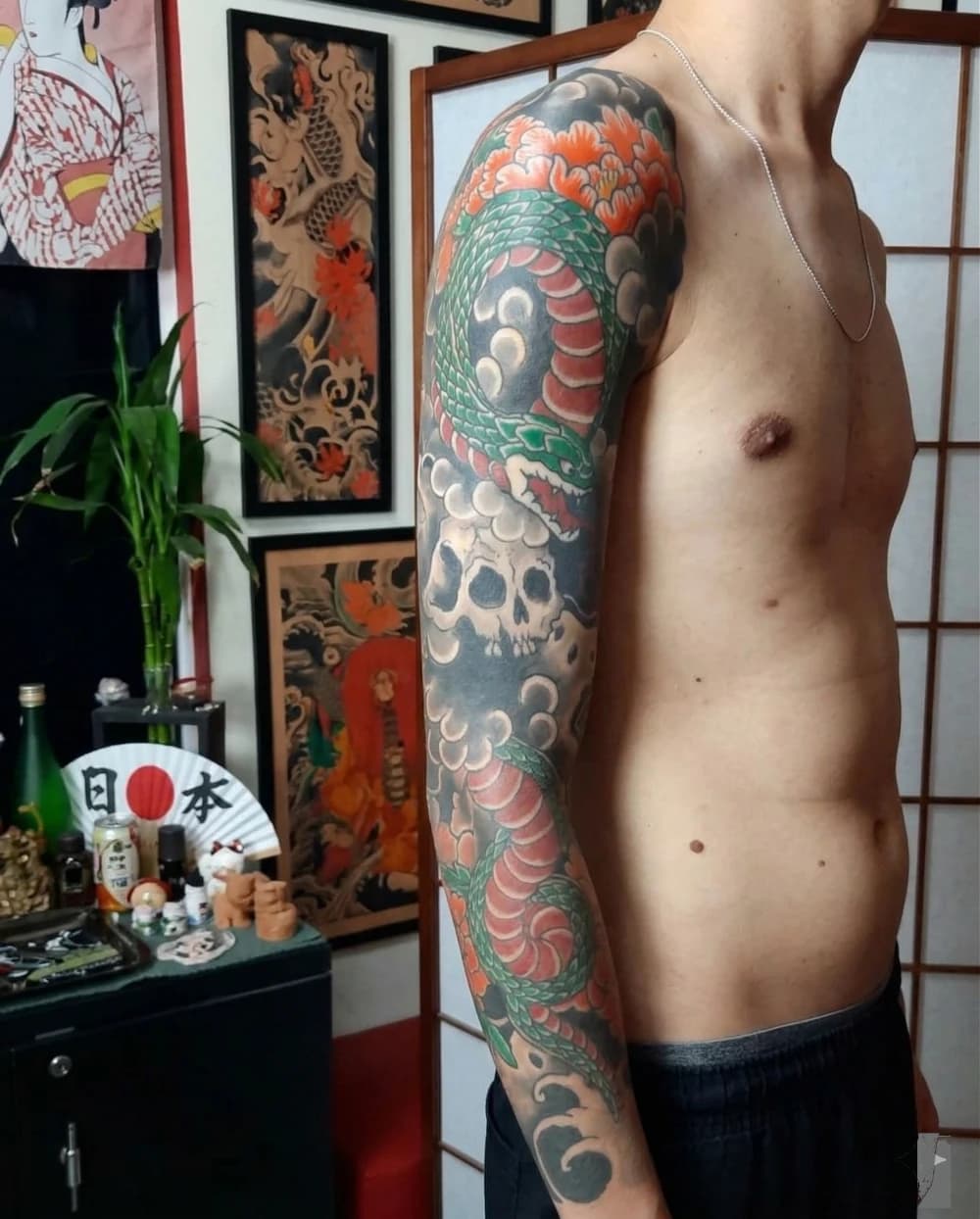 Armpiece com Serpente e cranio